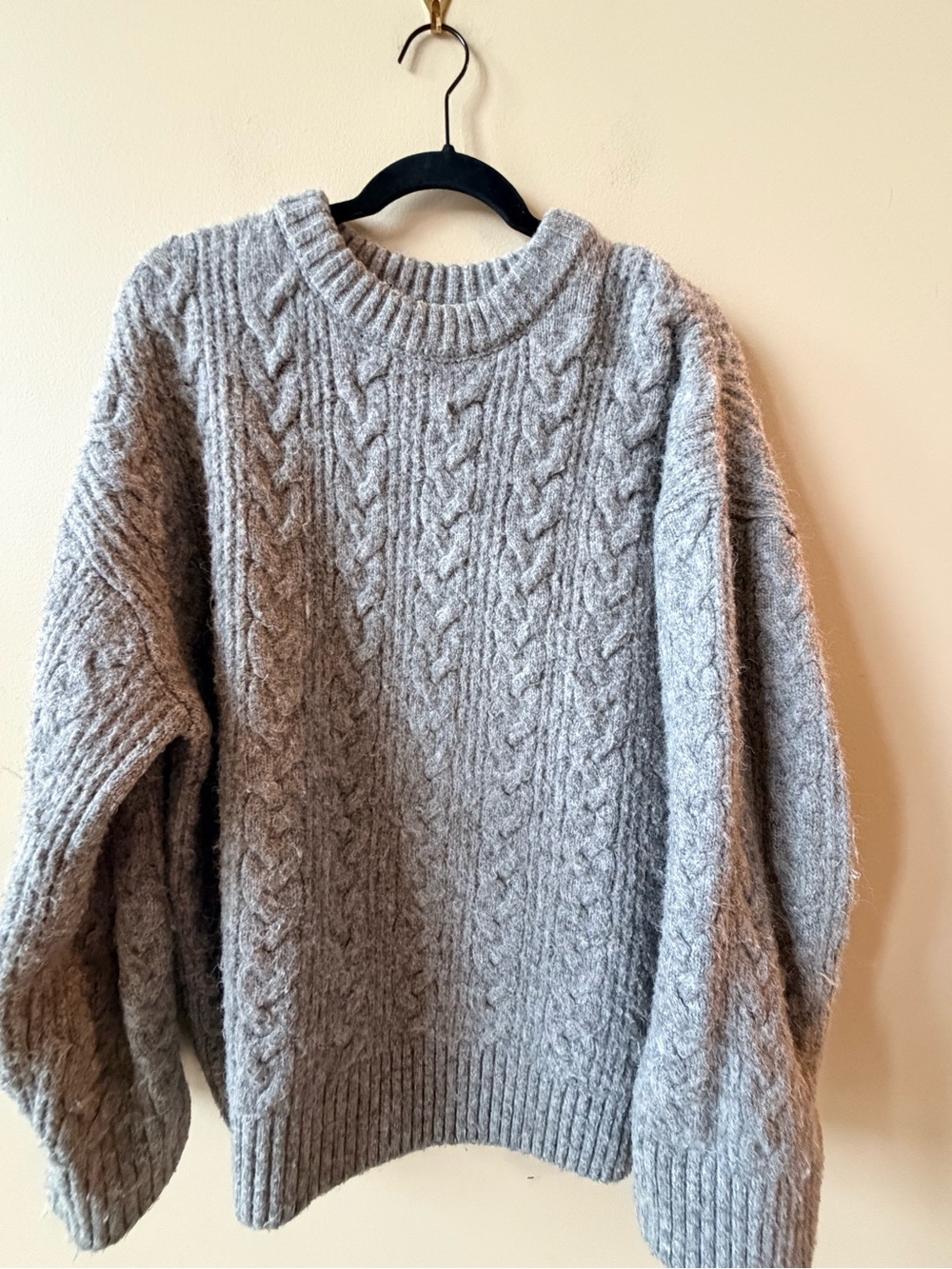 Cozy Cable-Knit Sweater in Light Gray